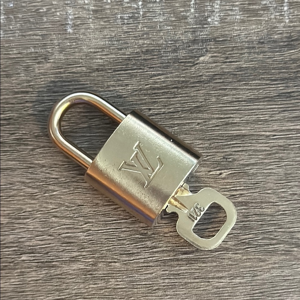 Louis vuitton brass lockset #321